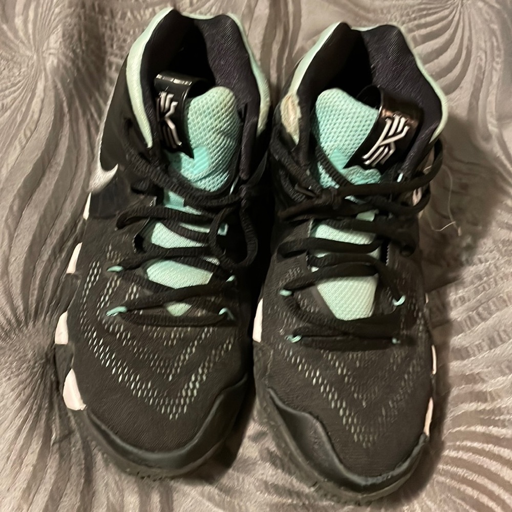 Nike Kyrie 4s size 5